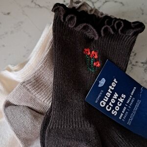 Old Navy Women's Quarter Crew Socks - Brown and Cream